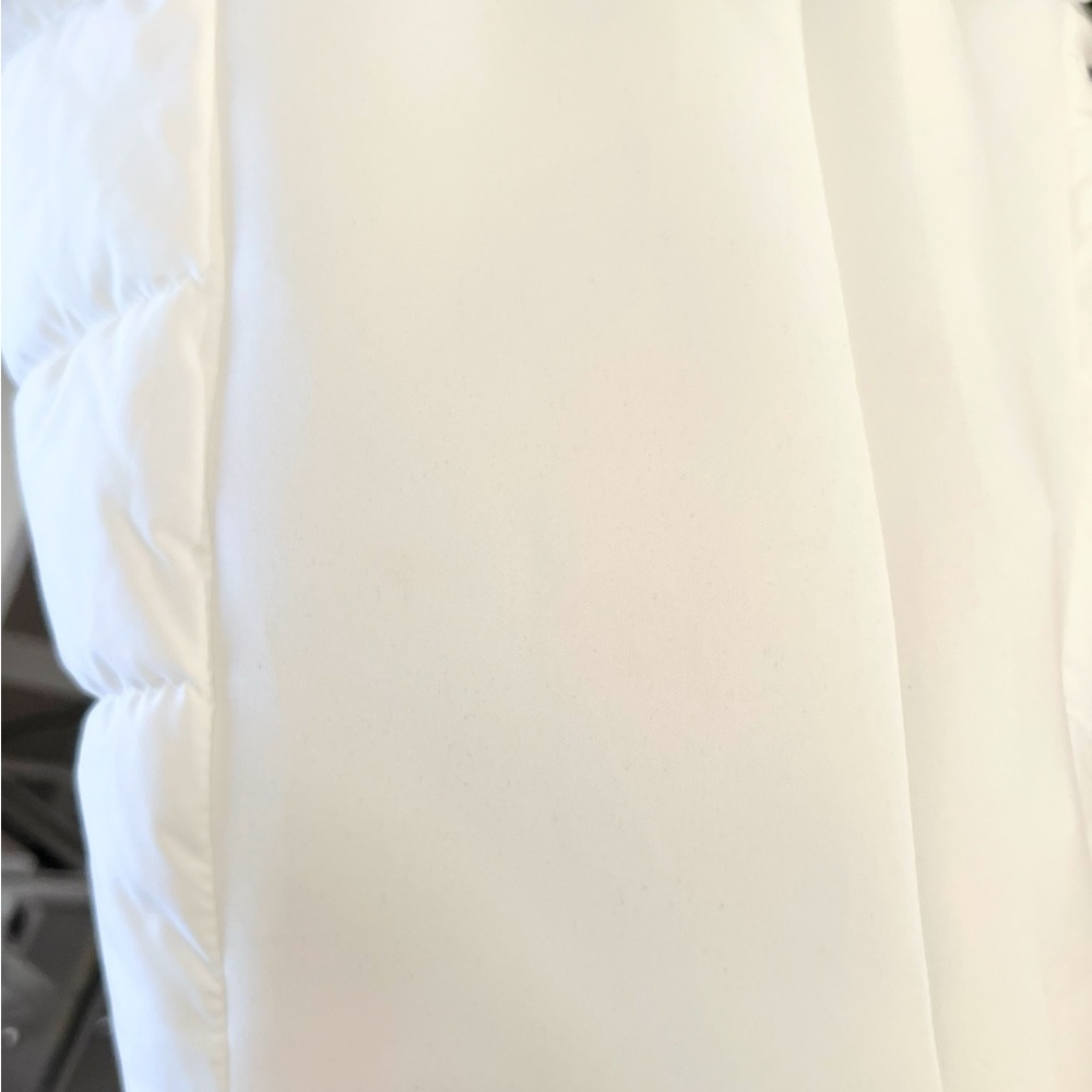 (Final Price)

Michael Kors White Jacket with Fur Hood - Picture 5 of 5